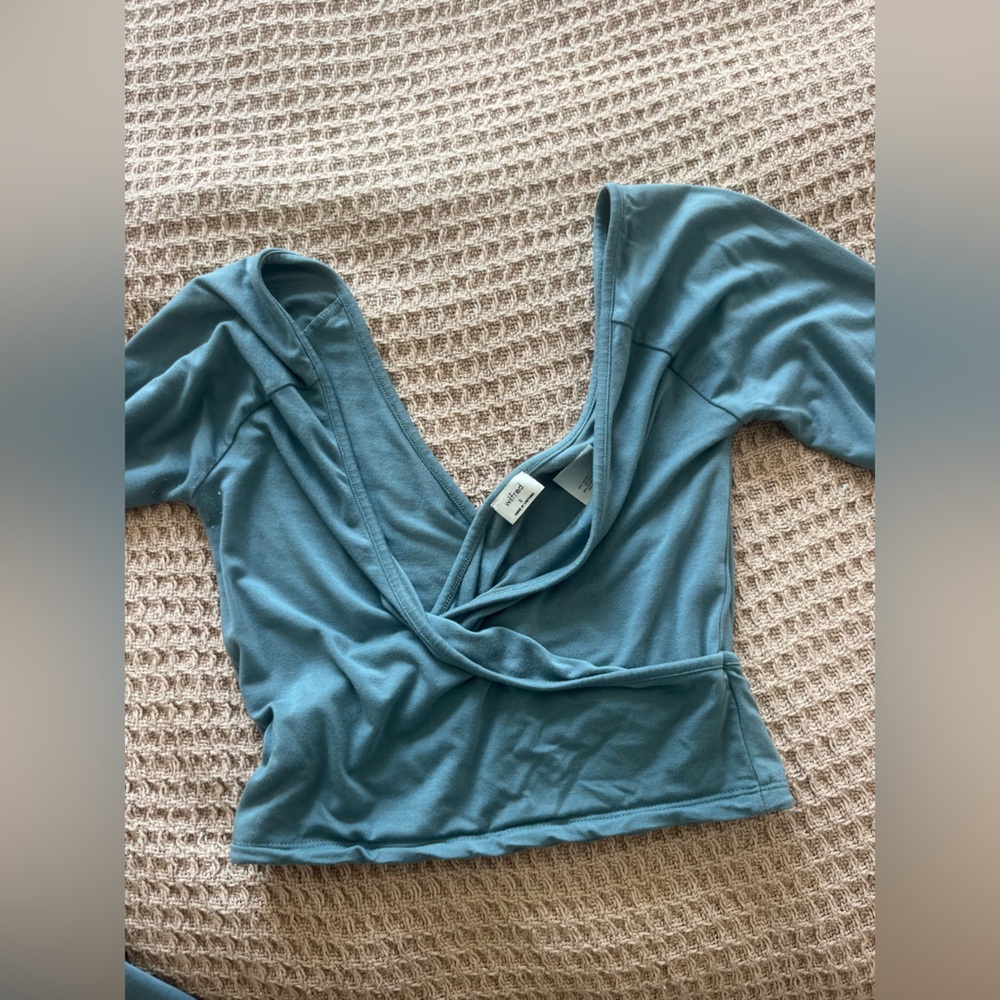 Wilfred wrap long sleeve knit shirt blue green size S